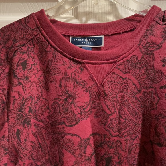 Karen Scott Red black deco design sweatshirt NWT - Picture 2 of 4
